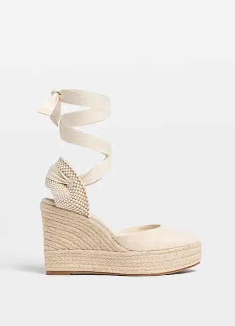 Espadrilles en sparte Stradivarius (35,99 euros)