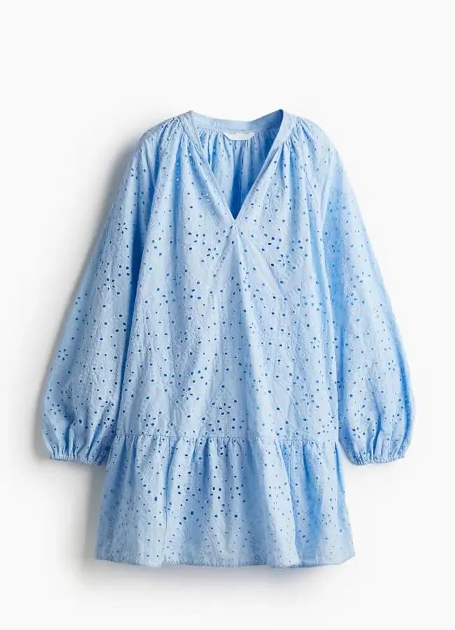 Robe tunique en broderie anglaise de chez H&M, 29,99 euros.