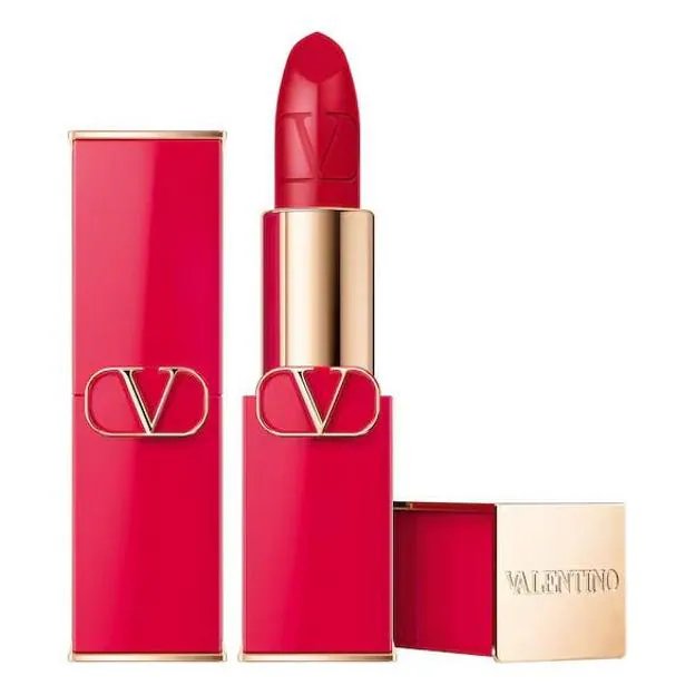 Rosso Valentino dans la teinte 22A. Prix ​​: 44,99 euros