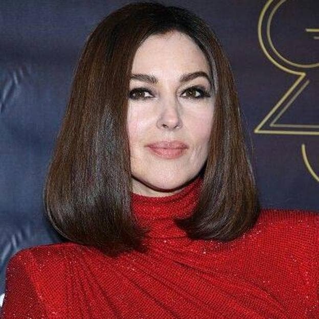 Monica Bellucci avec une coupe de cheveux au carré flatteuse à 50 ans