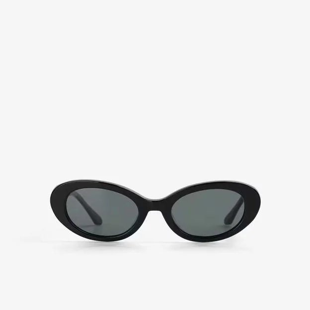 Lunettes de soleil femme ovales noires (69,90 € chez El Corte Inglés)