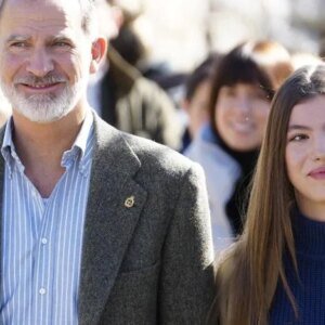 Infanta Sofía s’inspire du look de sa sœur avec ce trench-coat