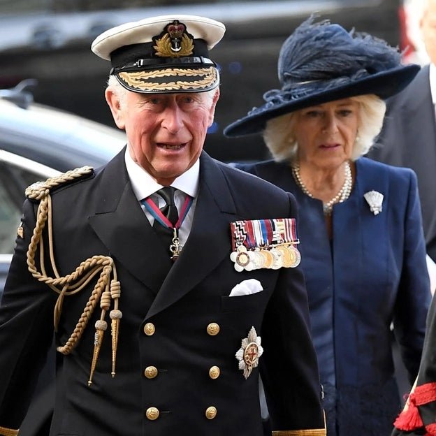 Les rois Charles et Camilla, sans problèmes pour joindre les deux bouts. 