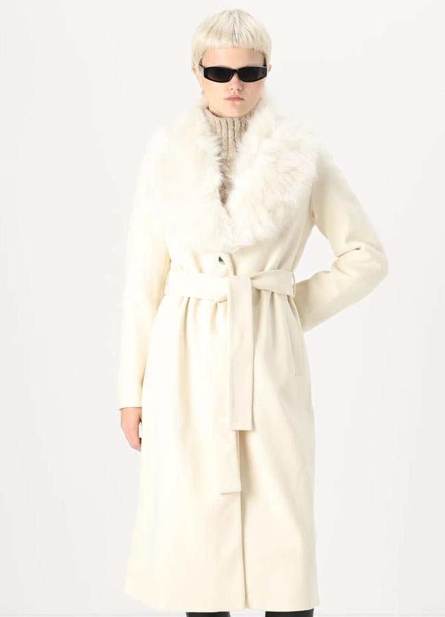 Manteau de cou de cheveux blancs