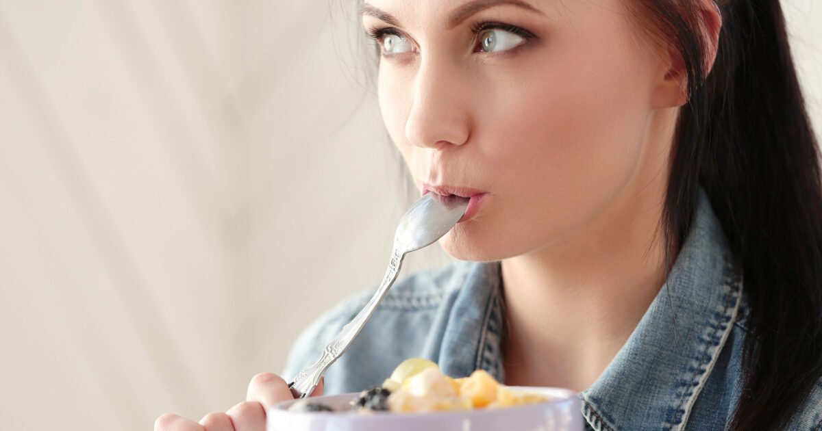 C'est le petit-déjeuner qui vous aide à vous sentir rassasié et améliore votre concentration, selon la science