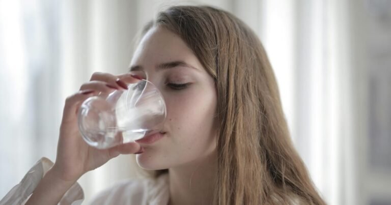 Eau de gombo: qu’est-ce que c’est et comment la boire pour améliorer les défenses