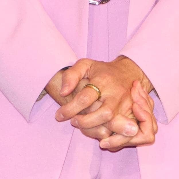 Détail de la bague Coreterno de la reine Letizia. 