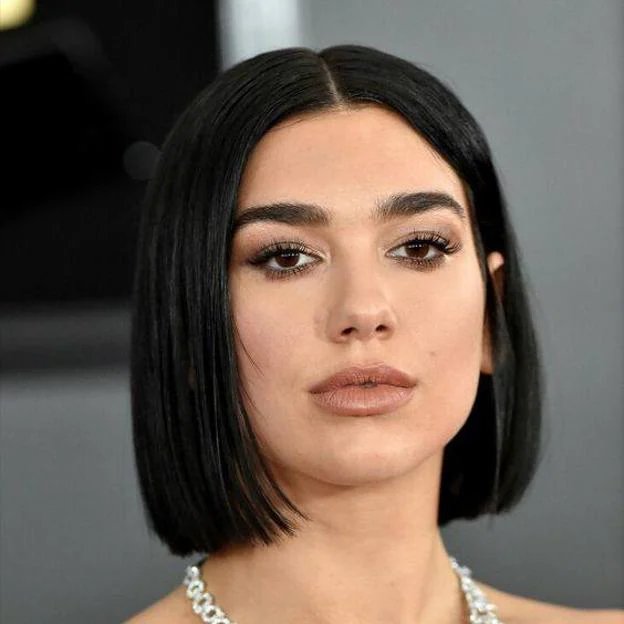 Dua Lipa avec bob carré