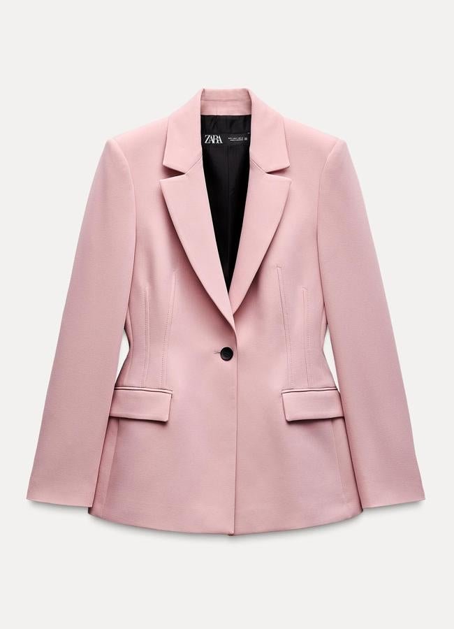 Le blazer Zara porté par la reine Letizia est épuisé.