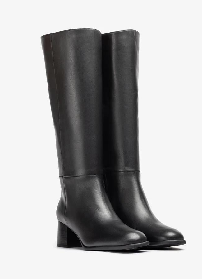 Bottes en cuir noir avec talon carré unisa, 129,90 euros.