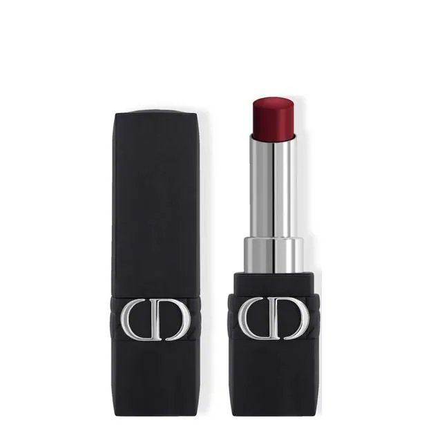 Rouge Dior Forever dans la teinte Forever Daring. Prix ​​: 49 euros