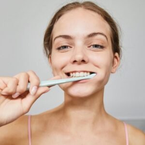 Pourquoi il est préférable de se brosser les dents avant de prendre le petit-déjeuner