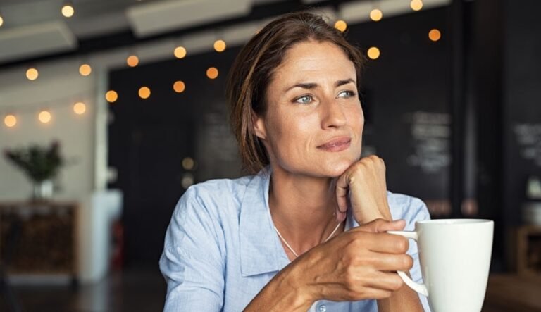 Routine de soins de la peau pour vos 40 ans : il est temps de raffermir votre peau